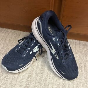 Brooks Women’s Dark Blue Athletic Shoes 10.5Wide